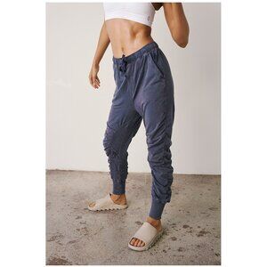FREE PEOPLE FP Movement Hot Shot Shirred Pants XS Vintage Indigo Active Joggers